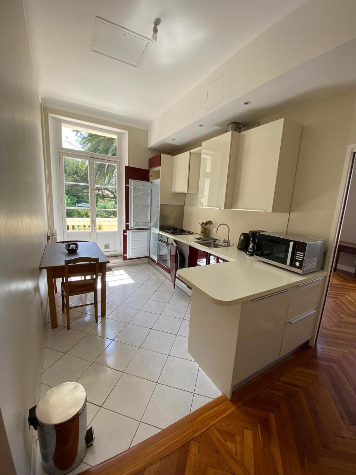Palmeraie - Magnifique Appartement D'Epoque Avec Vue Mer 4 Personnes Avec Terrasse Le Port Nice Luaran gambar
