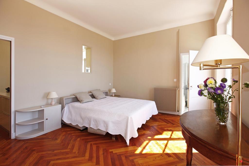 Palmeraie - Magnifique Appartement D'Epoque Avec Vue Mer 4 Personnes Avec Terrasse Le Port Nice Bilik gambar